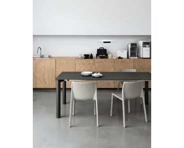 Sedia impilabile in polipropilene LP di Kristalia