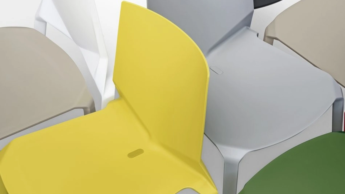 Sedia impilabile in polipropilene disponibile in vari colori Plana di Kristalia