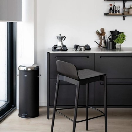 Sgabello in legno Rama Wood di Kristalia