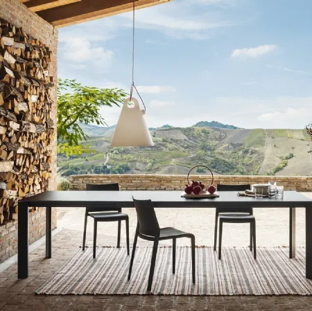 Sedia impilabile in polipropilene adatta anche per esterno Riga di Desalto