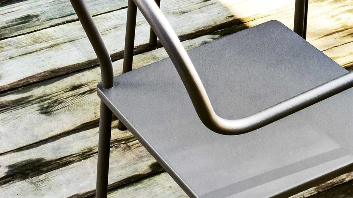Sedia di design Softer than Steel in acciaio di Desalto