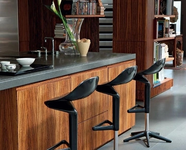 Sgabello Spoon Stool in polipropilene Nero di Kartell