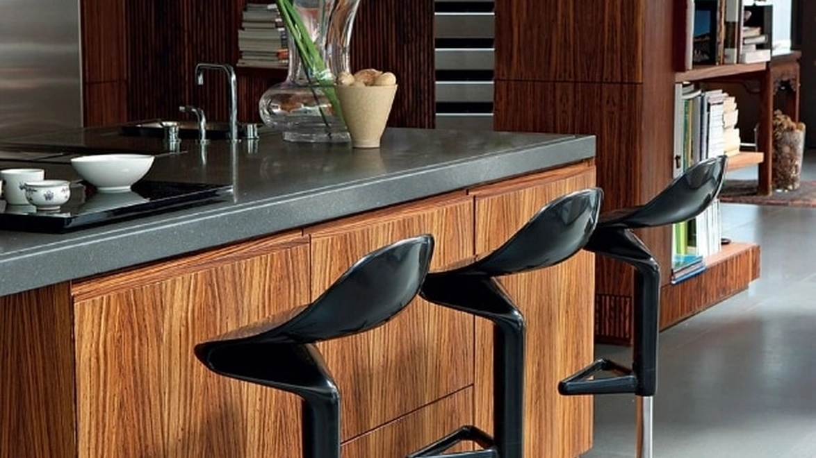 Sgabello Spoon Stool in polipropilene Nero di Kartell