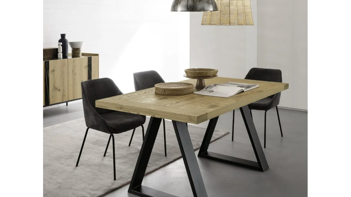 Tavolo con gambe in metallo nero Mekano di Alta Corte