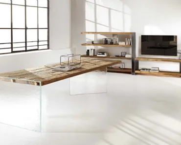 Tavolo ILL Murano in legno secolare naturale e base in vetro di Nature Design
