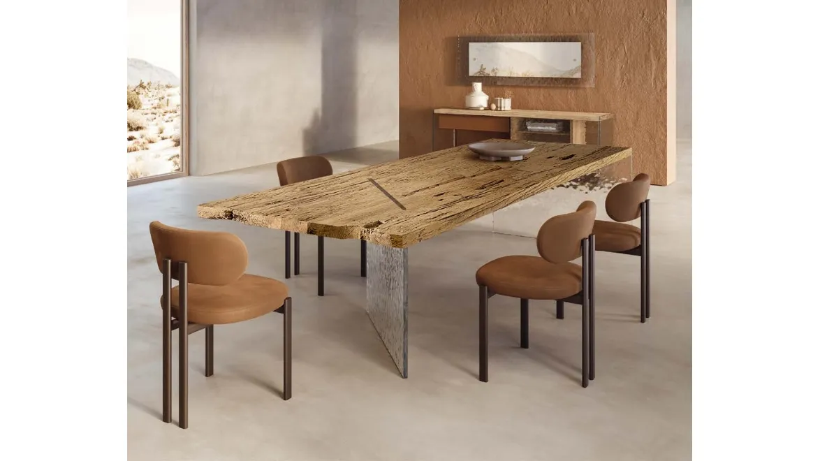 Tavolo ILL Murano in legno secolare naturale e base in vetro di Nature Design