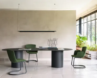 Tavolo MM8 in alluminio laccato con doppia base cilindrica di Desalto