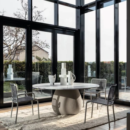 Tavolo Next 236 in marmo con base in cemento di Gervasoni