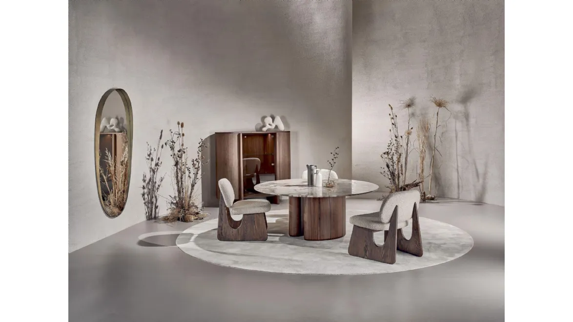 Tavolo tondo Tide Lounge con top in marmo e base in noce di Nature Design