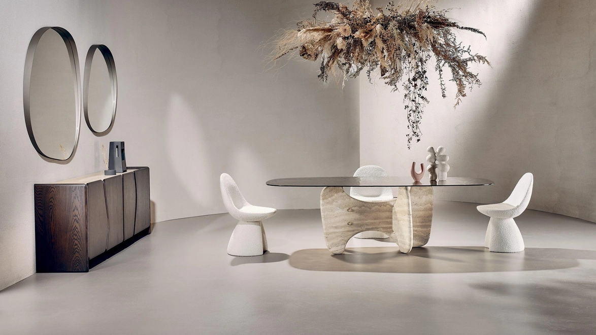 Tavolo Tribe Stone con top in vetro e base in marmo di Nature Design