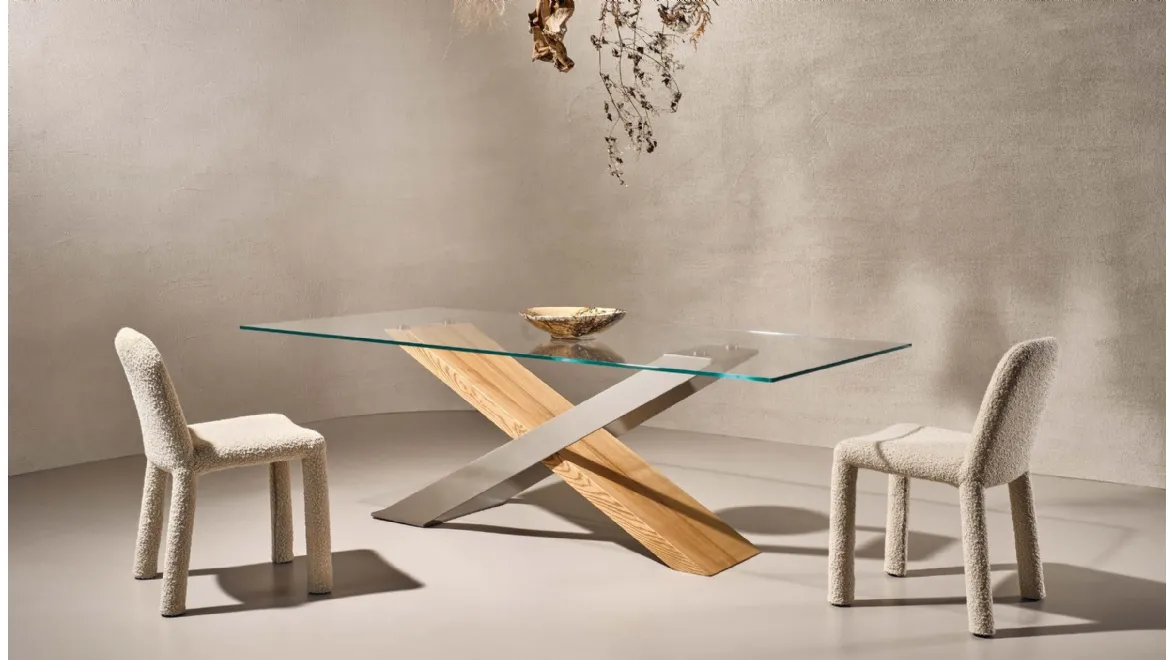 Tavolo X in cristallo extrachiaro con base in metallo e legno secolare di Nature Design