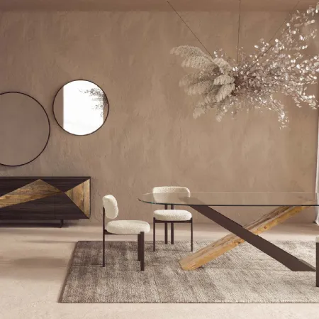 Tavolo X in cristallo extrachiaro con base in metallo e legno secolare di Nature Design