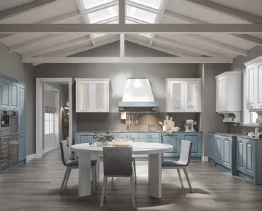 Cucina Classica angolare in Frassino finitura Jeans Decapé e Luce con ante in Vetro Contea 05 di Home Cucine