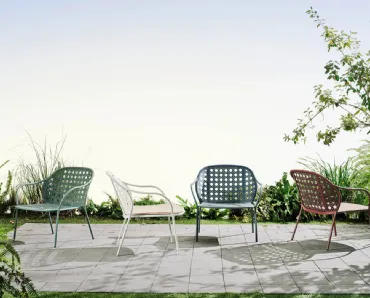 Poltroncina in acciaio Brise di Gervasoni