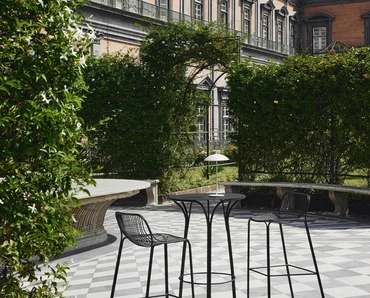 Sgabello e Tavolino in metallo Hiray di Kartell