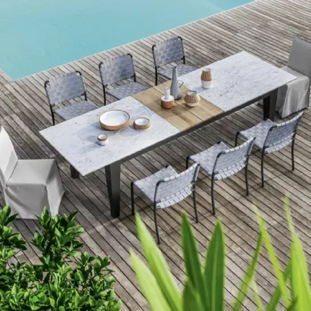Tavolo Allungabile Inout con top in marmo e teak di Gervasoni