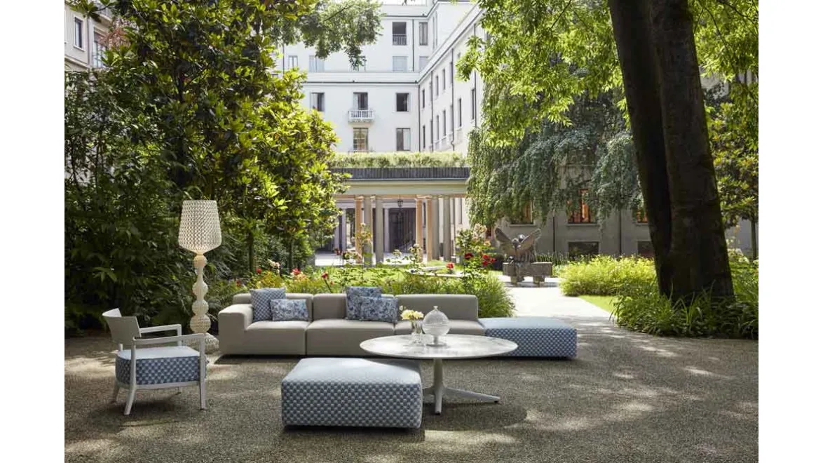 Divano e Pouf Pastics Outdoor di Kartell