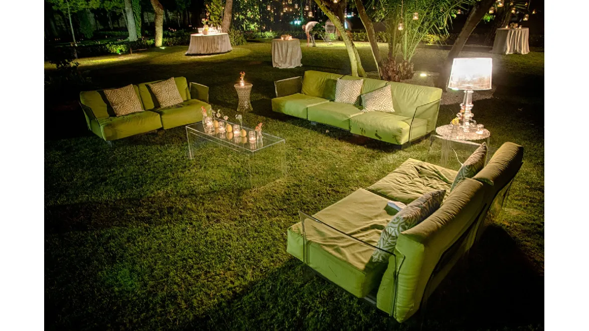 Arredo da esterno Pop Outdoor in finitura trasparente di Kartell